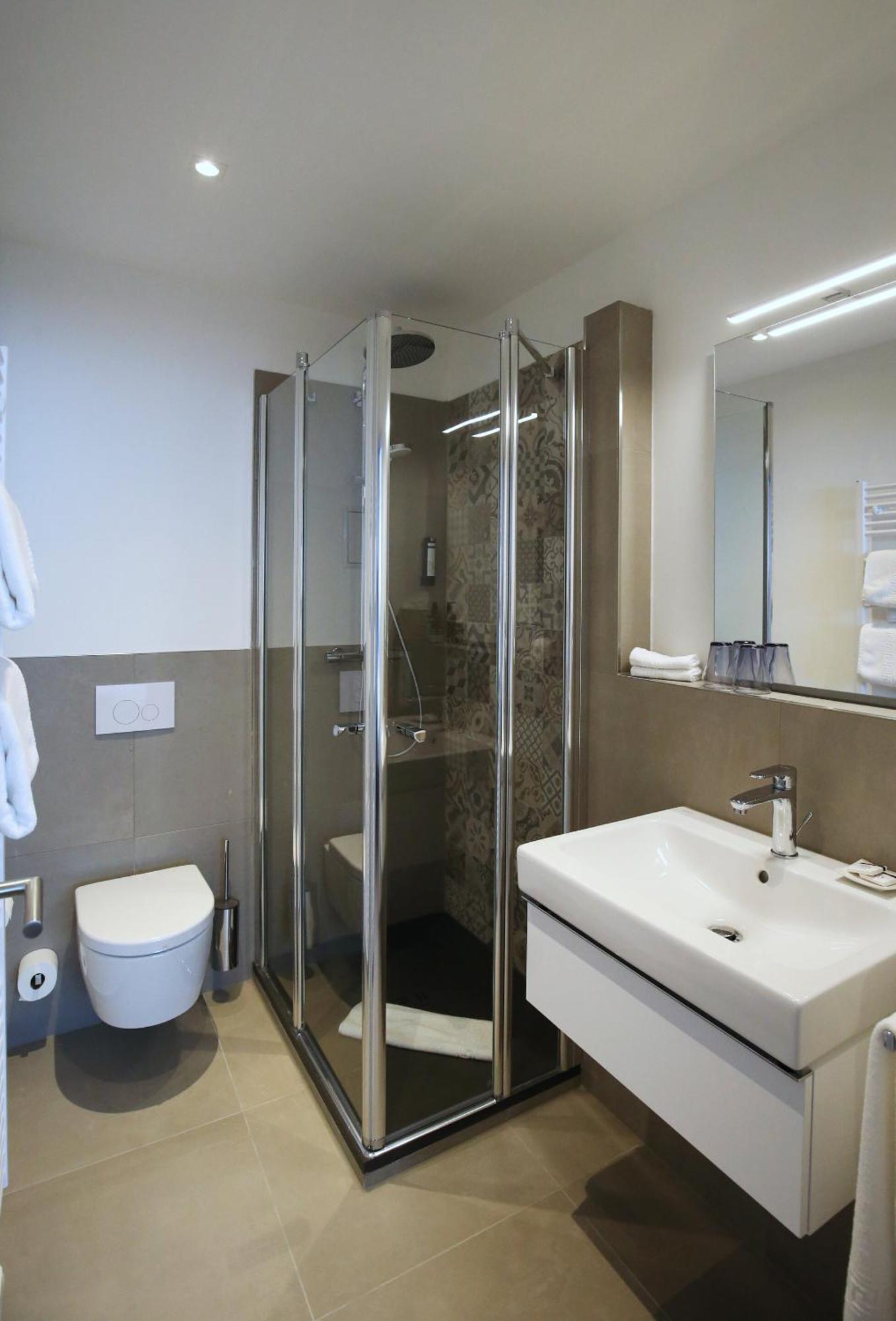 Hotel Faehrhaus Km734 Dusseldorf Ruang foto