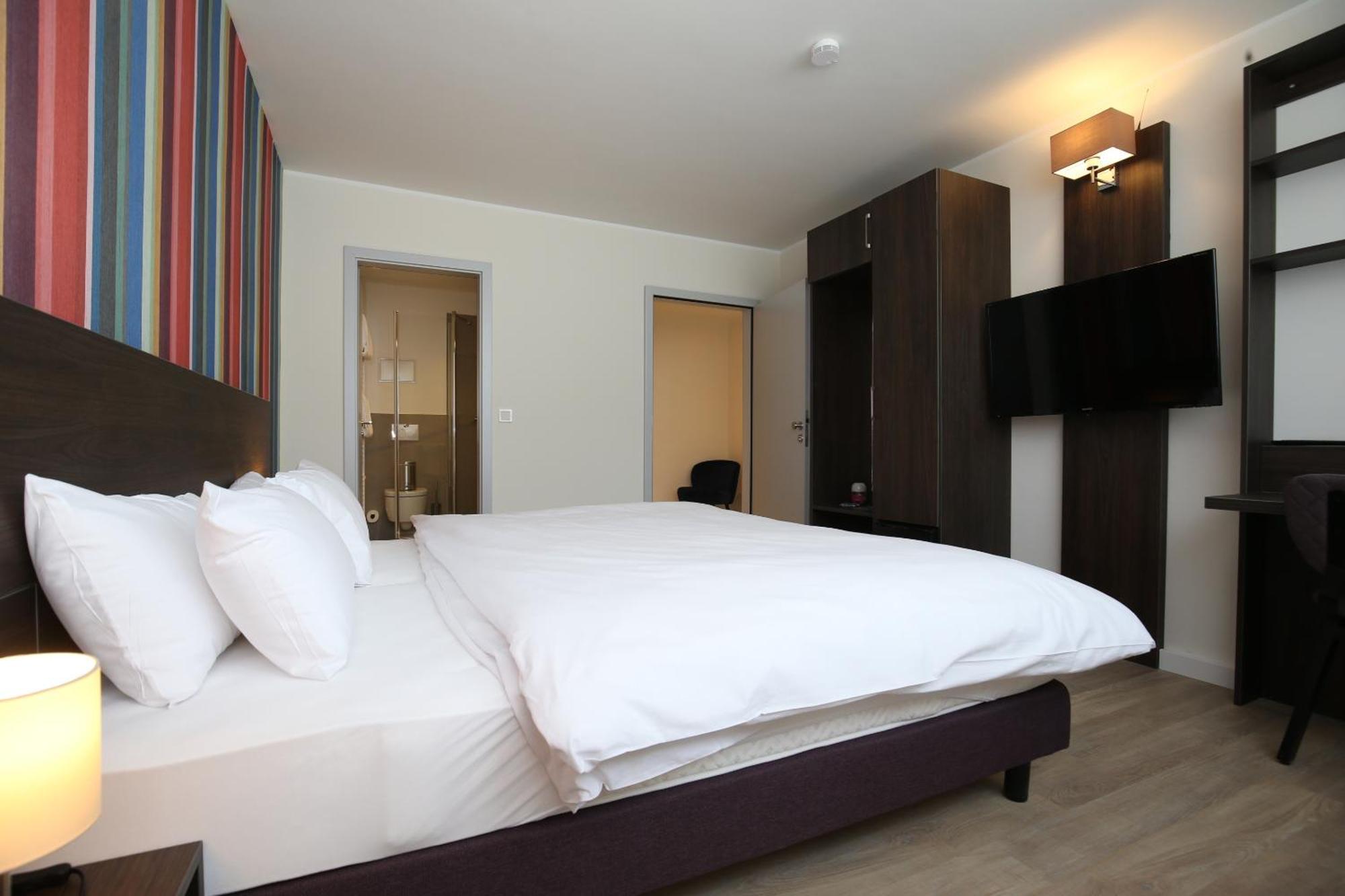 Hotel Faehrhaus Km734 Dusseldorf Ruang foto