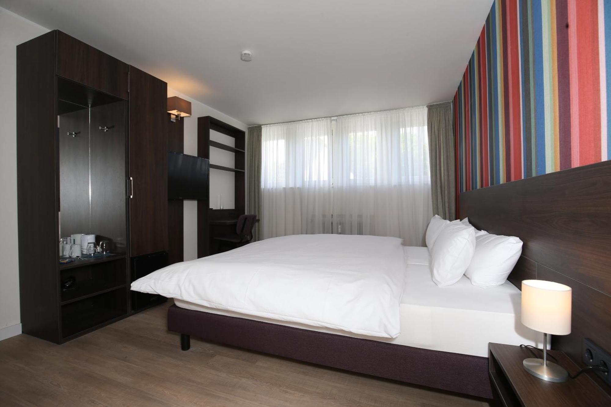 Hotel Faehrhaus Km734 Dusseldorf Ruang foto