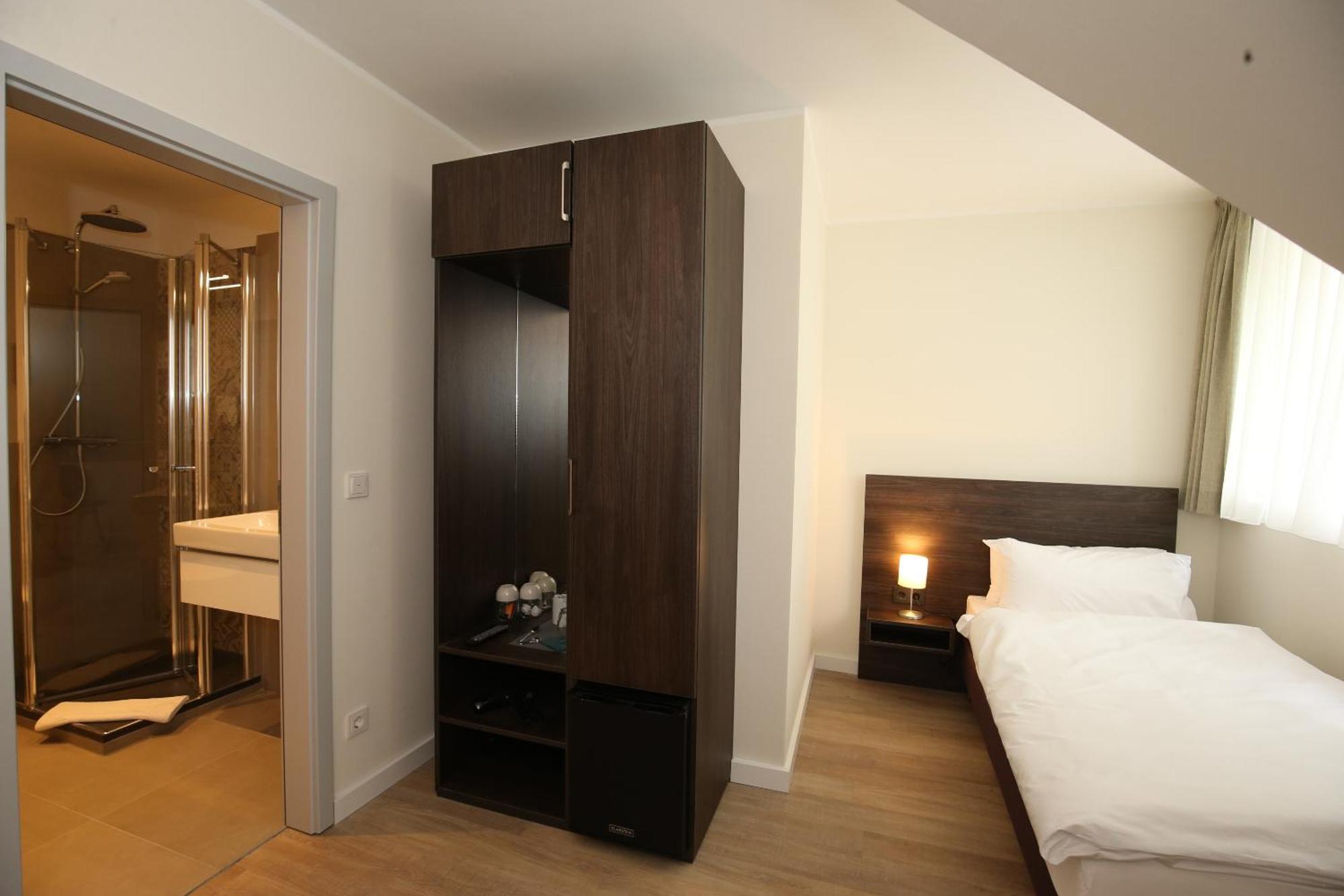 Hotel Faehrhaus Km734 Dusseldorf Ruang foto
