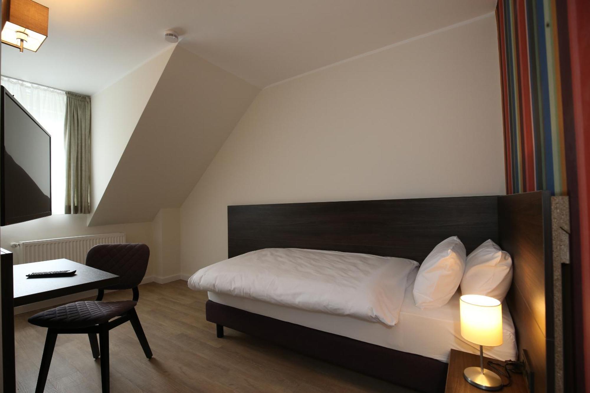 Hotel Faehrhaus Km734 Dusseldorf Ruang foto