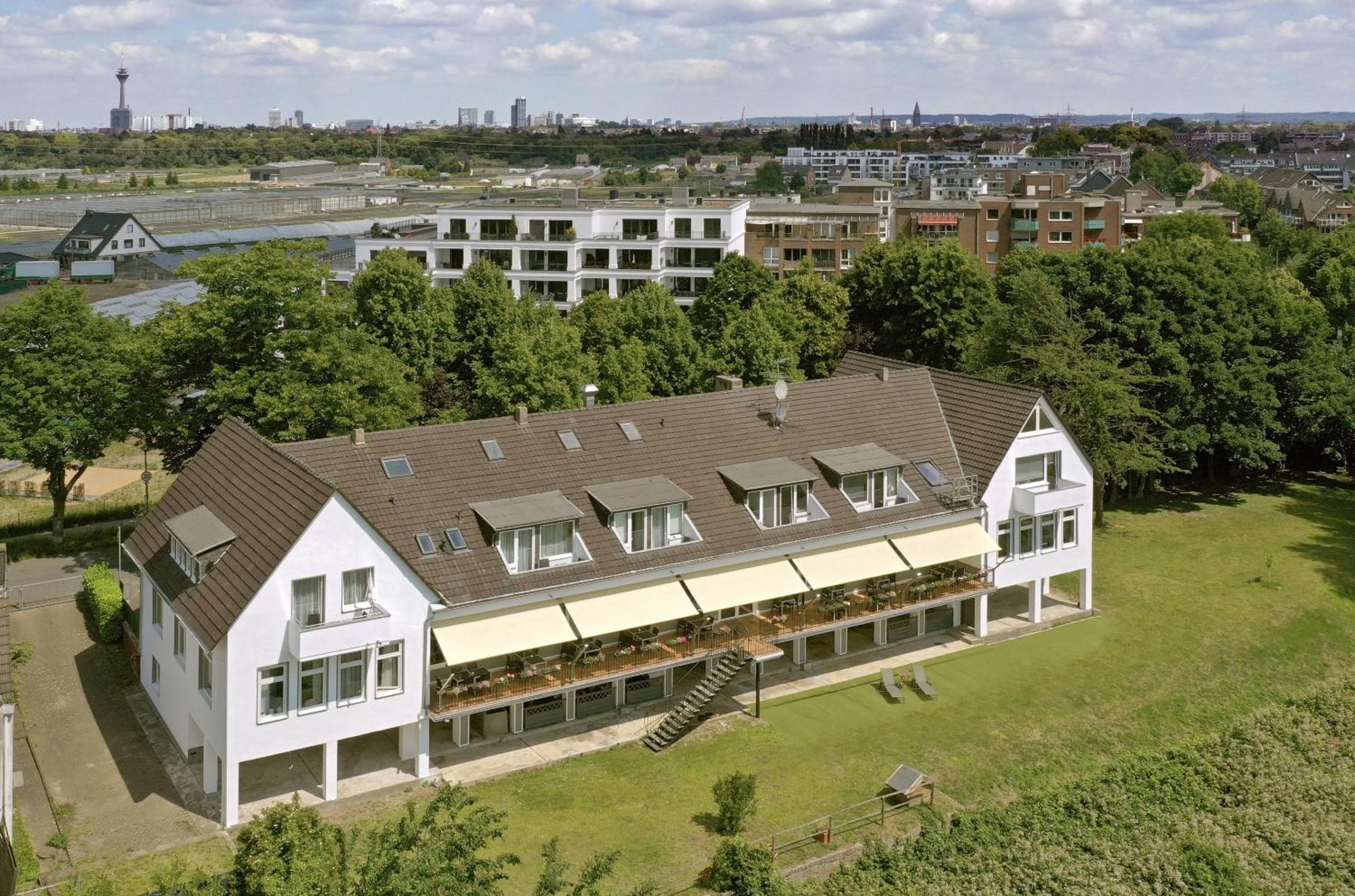Hotel Faehrhaus Km734 Dusseldorf Bagian luar foto