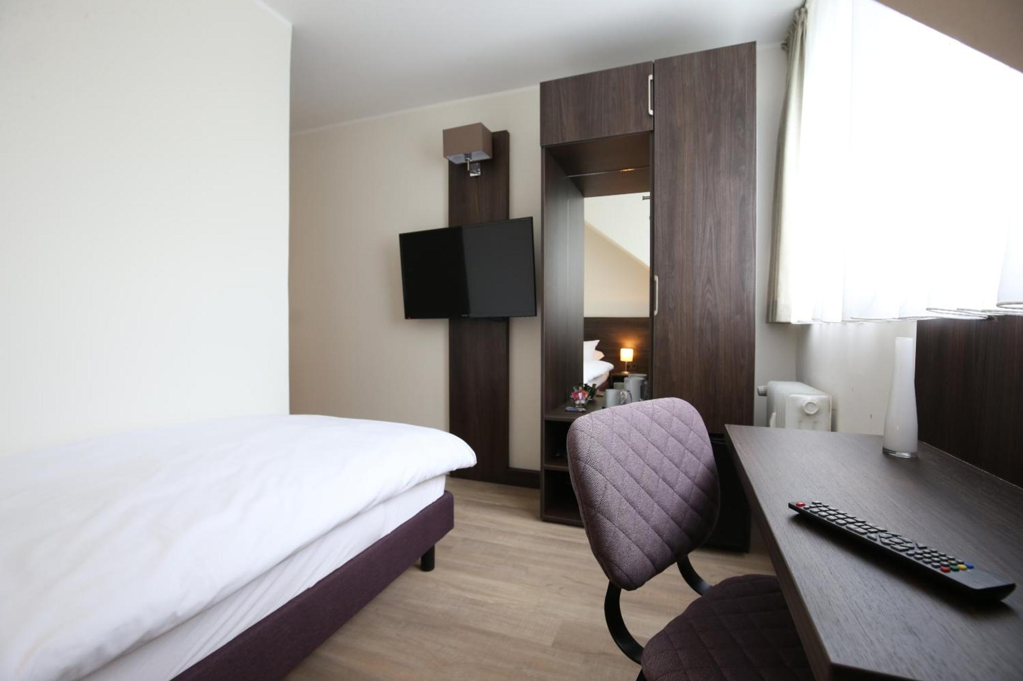 Hotel Faehrhaus Km734 Dusseldorf Ruang foto