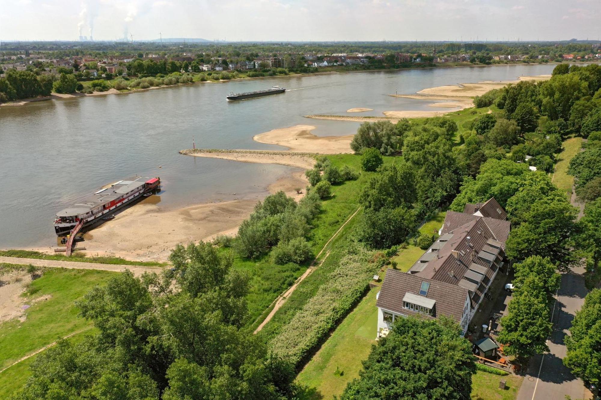 Hotel Faehrhaus Km734 Dusseldorf Bagian luar foto
