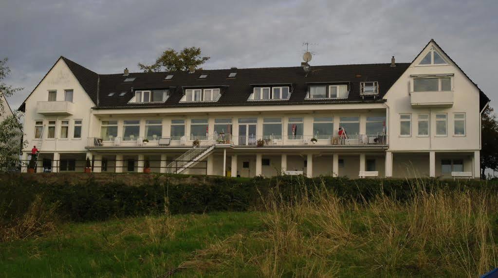 Hotel Faehrhaus Km734 Dusseldorf Bagian luar foto